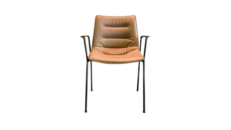 Zoom: Stuhl Nava gepolstert Girsberger.jpg