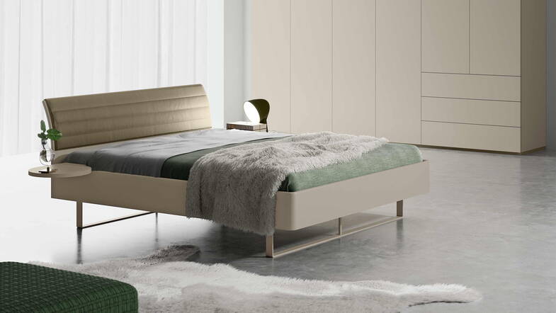 Zoom: Bett Stella Vifian