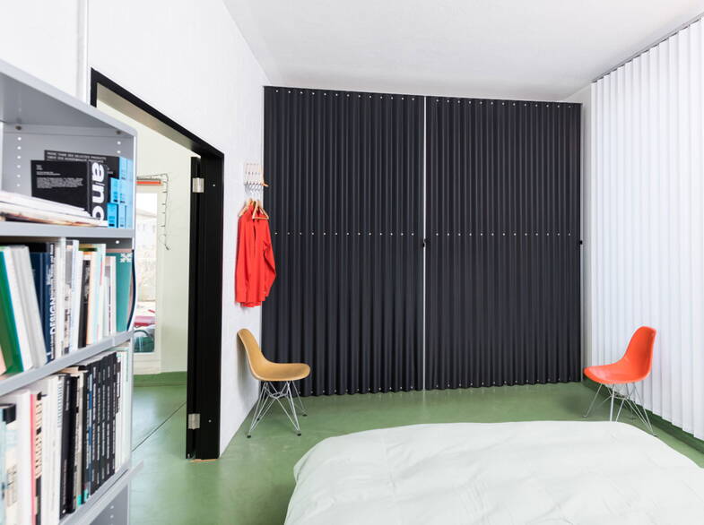 Zoom: Faltvorhang-Schrank Thut