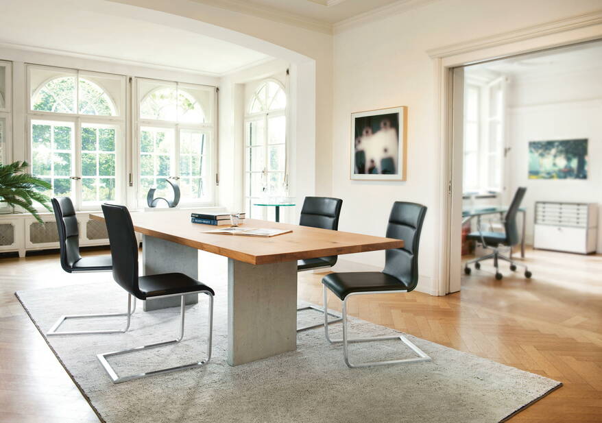 Tisch Bela Girsberger