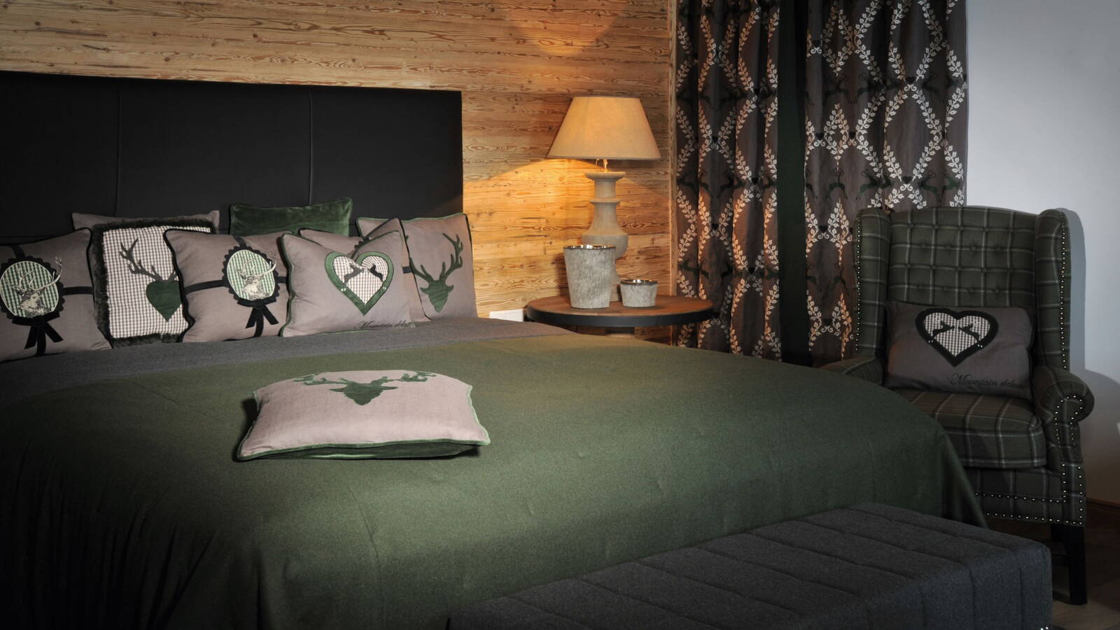 mountain-deluxe-bed-green-3940-print-1.jpg