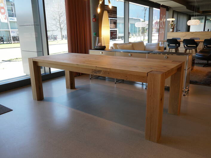 Tisch Bigfoot von E15