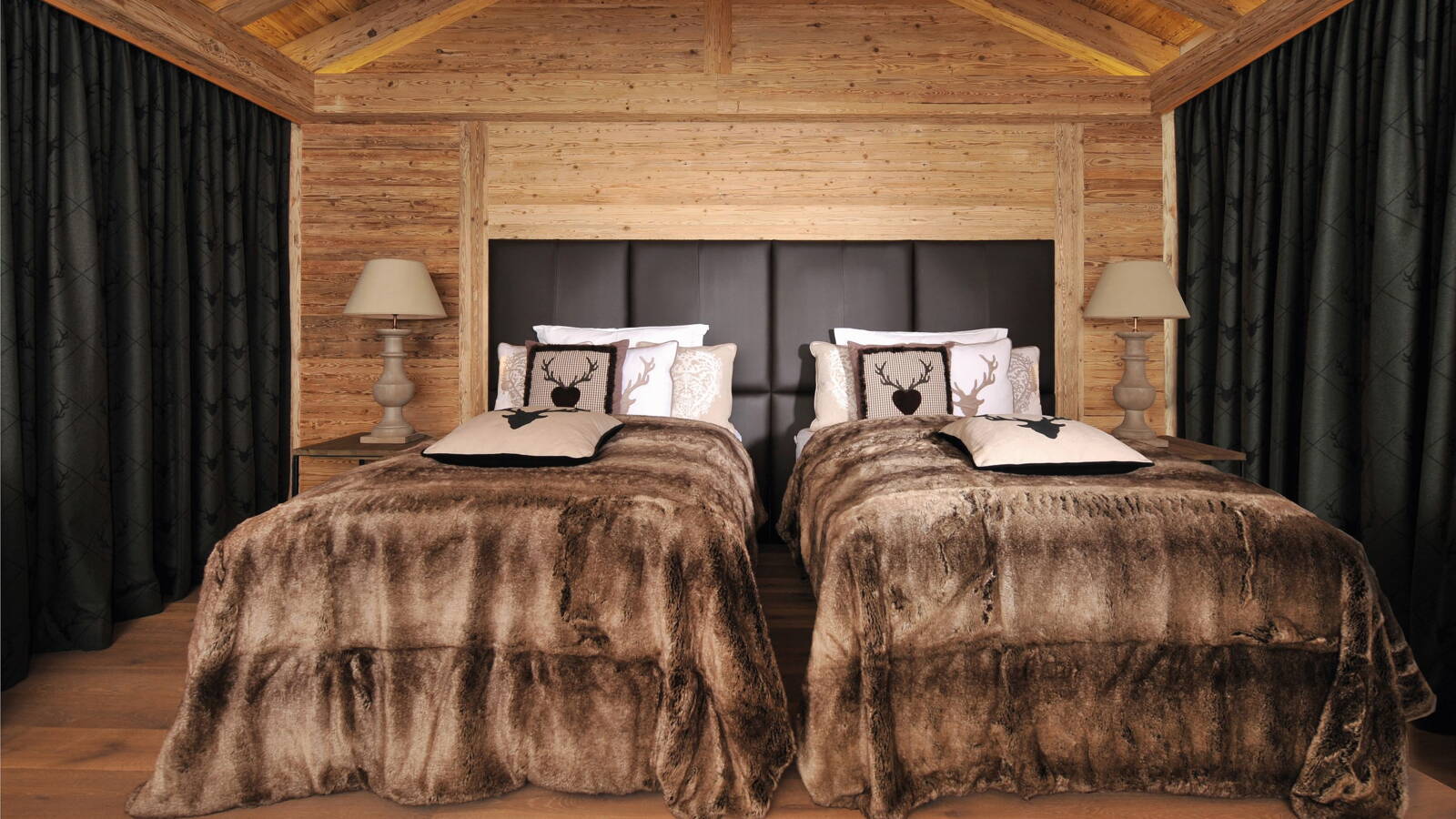 mountain-deluxe-bed-brown-print.jpg